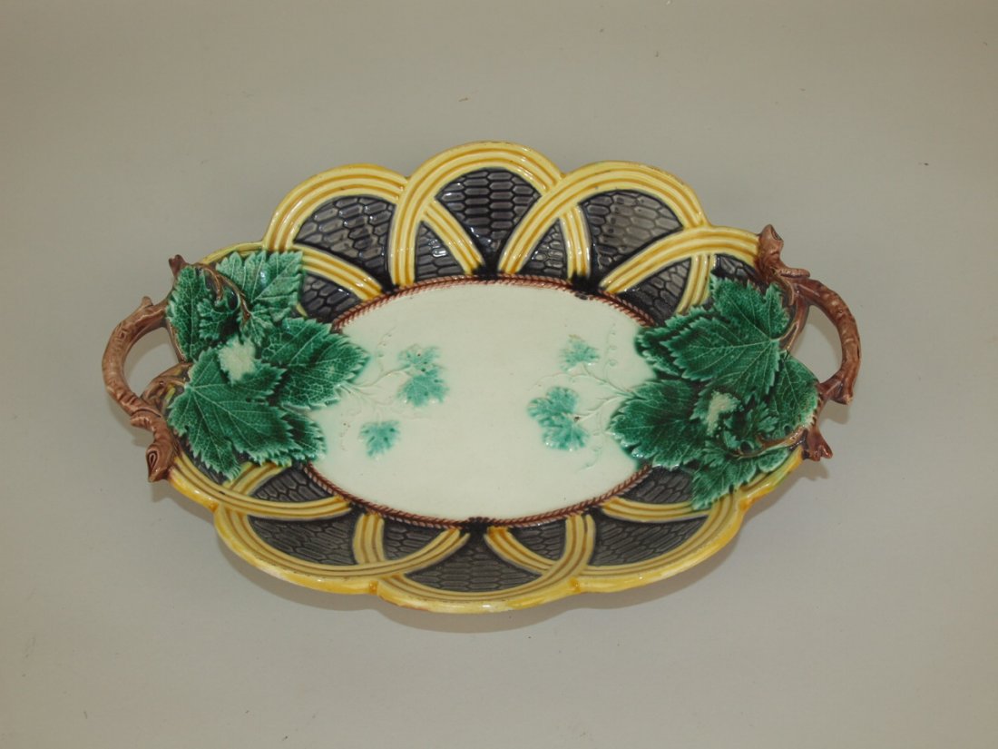 Wedgwood Majolica wicker grape tray, 12" (1 of 1)