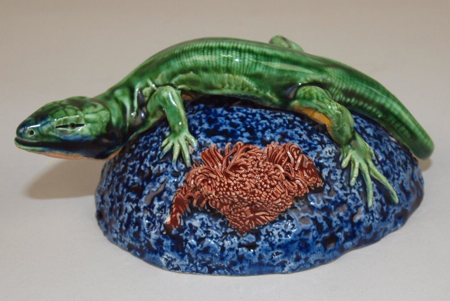 Geoffrey Luff contemporary Palissy paperweight with (1 of 1)