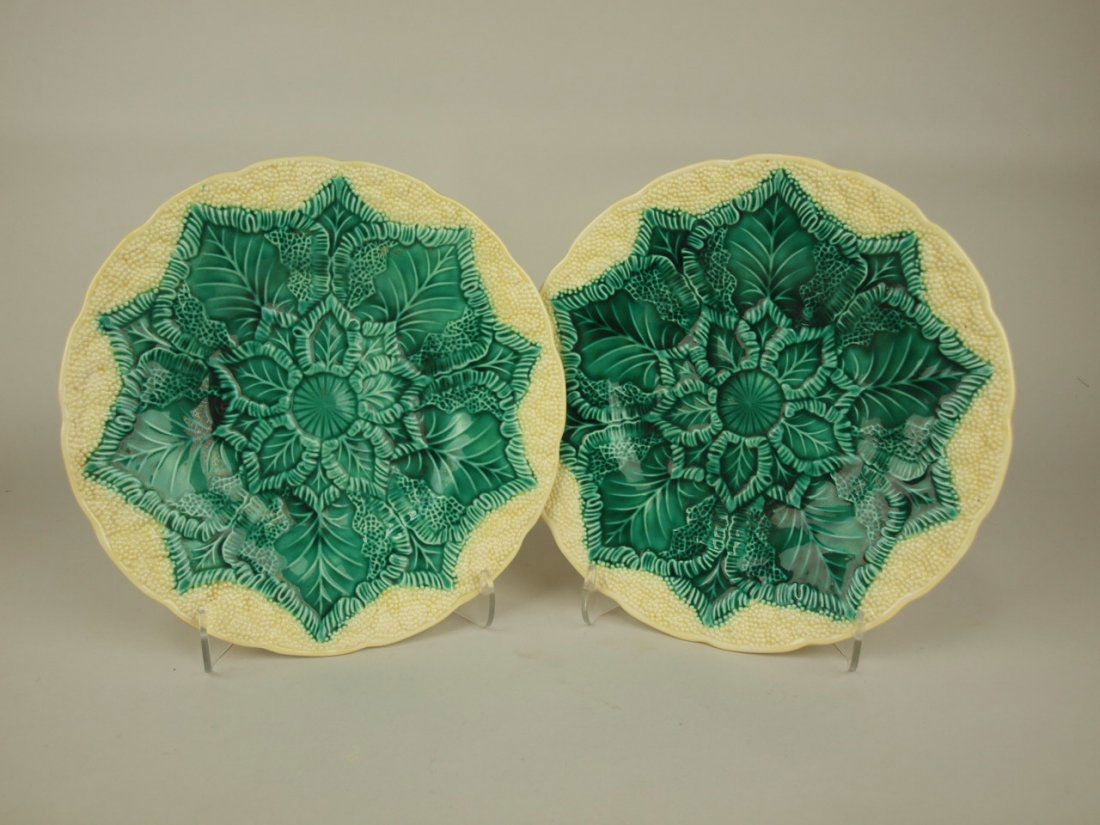 Wedgwood Majolica pair of cauliflower plates, 9": Wedgwood Majolica pair of cauliflower plates, 9"