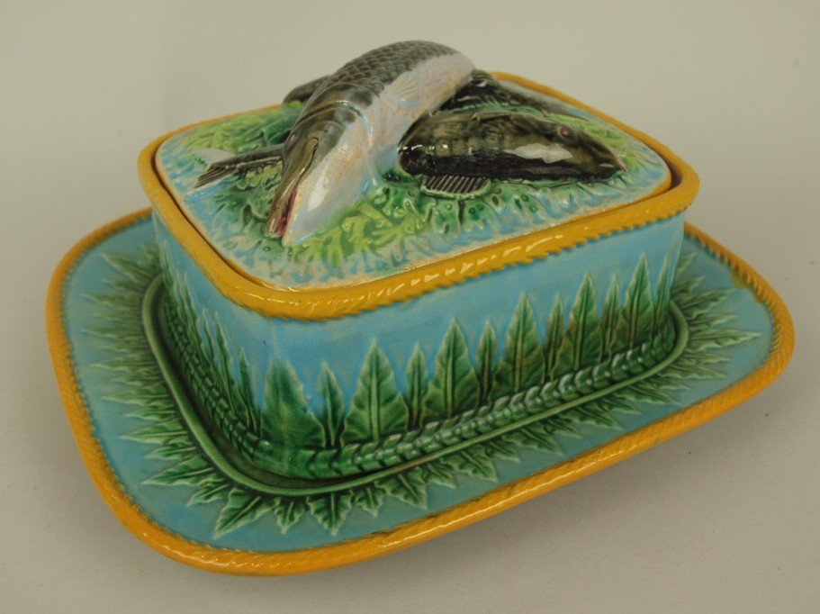 George Jones Majolica turquoise acanthus leaf sardine: George Jones Majolica turquoise acanthus leaf sardine box and stand