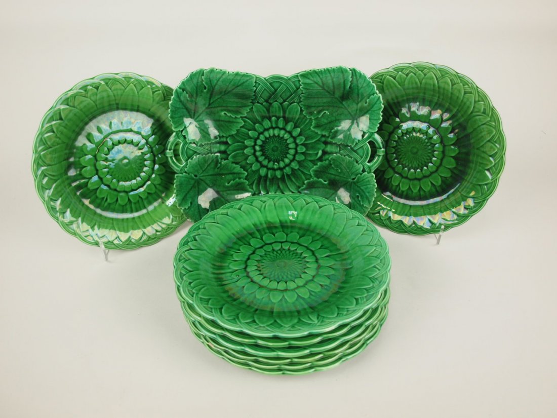 Wedgwood dark green Majolica sunflower dessert set with (1 of 1)