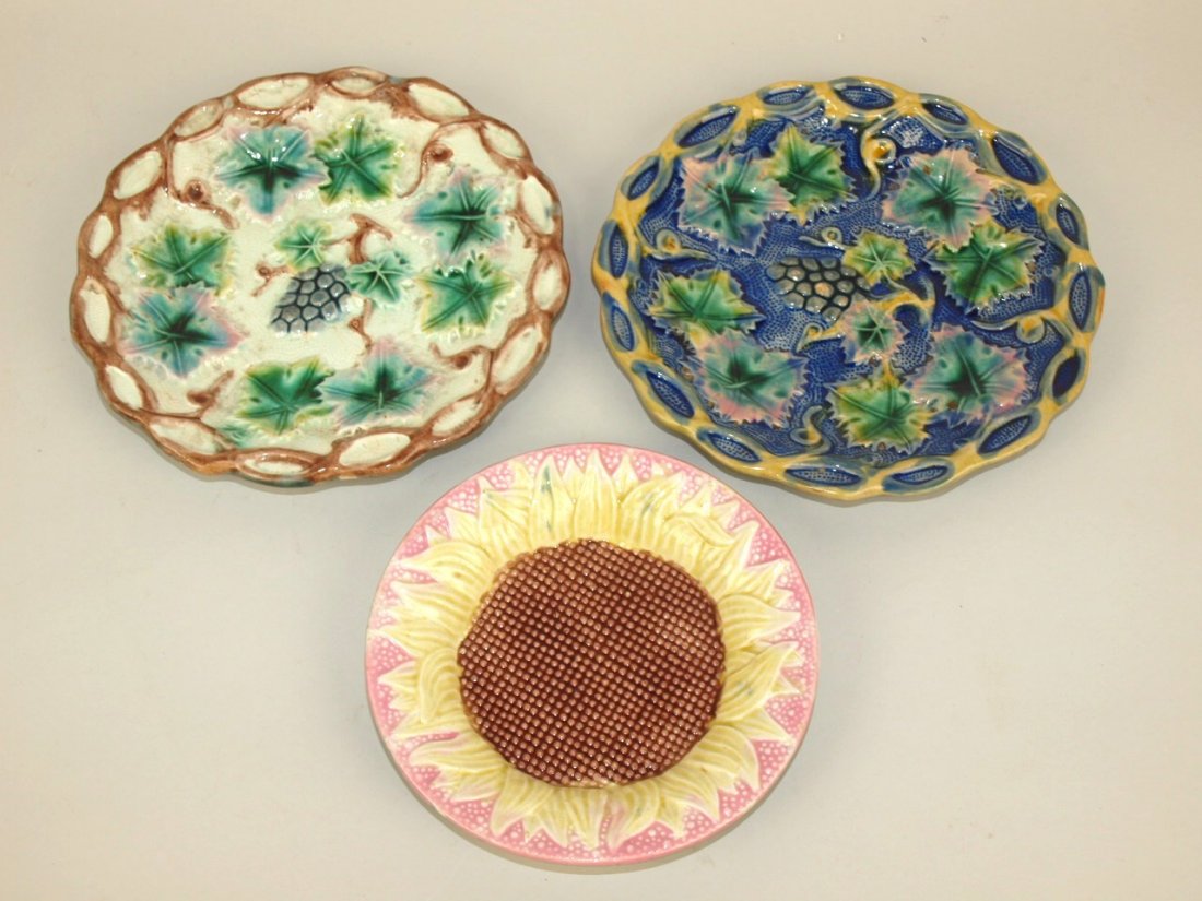 Etruscan lot: pink sunflower sauce dish, 2-grape (1 of 1)