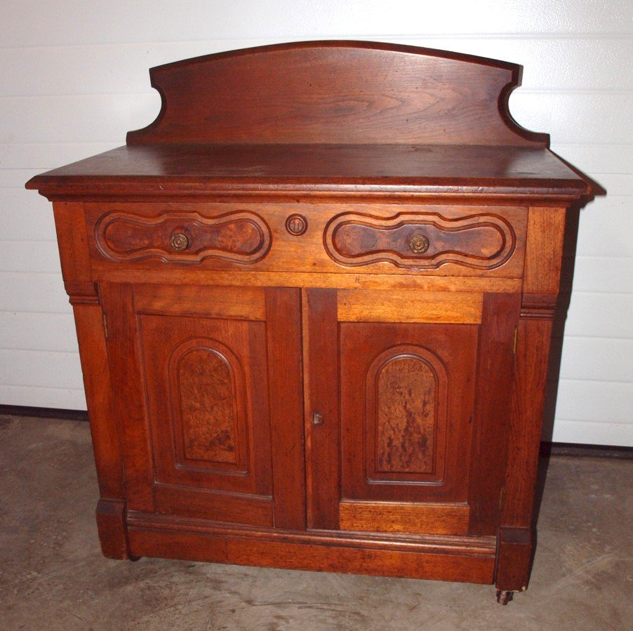 Walnut commode: Walnut commode