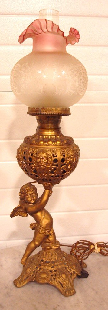 Banquet lamp with cherub base and frosted/ cranberry (1 of 1)