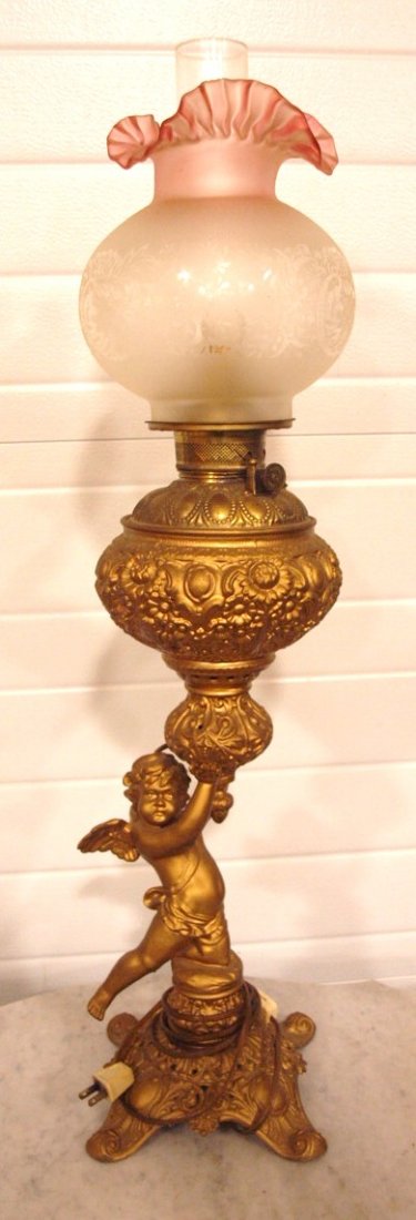 Banquet lamp with cherub base and frosted/ cranberry (1 of 1)