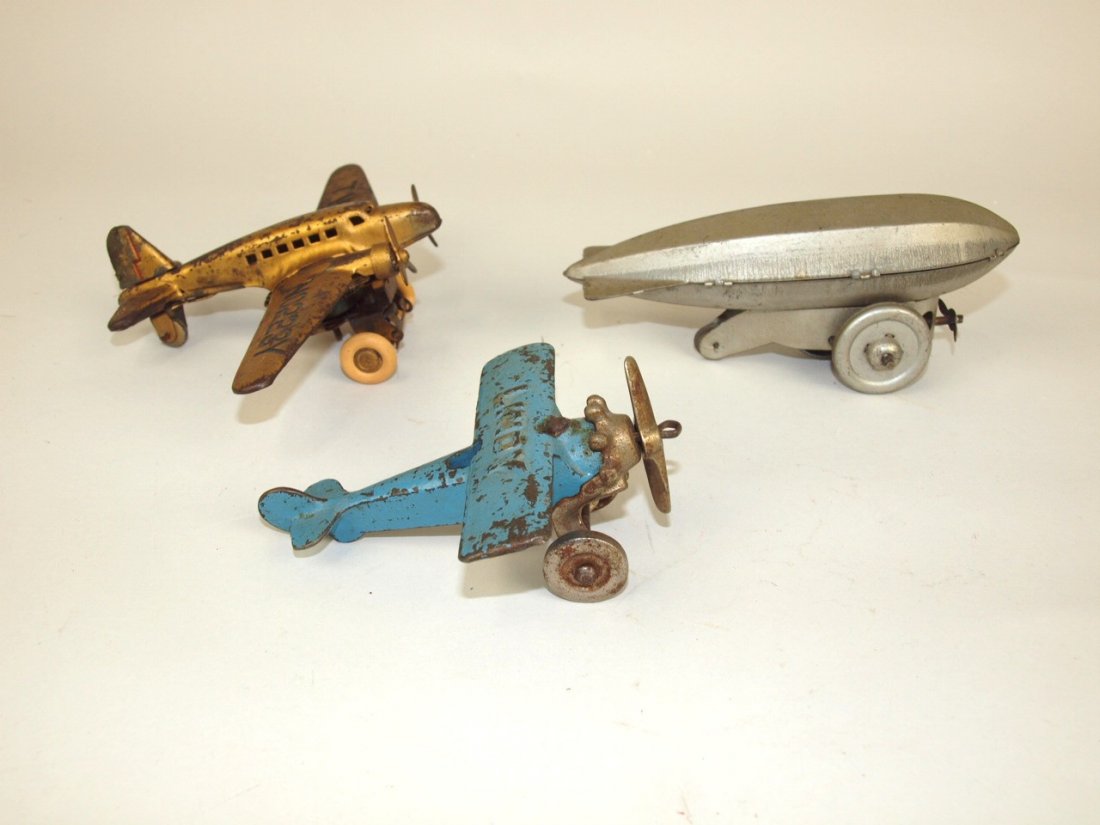 Cast iron "Lindy" airplane, TWA tin wind up airplane (1 of 1)