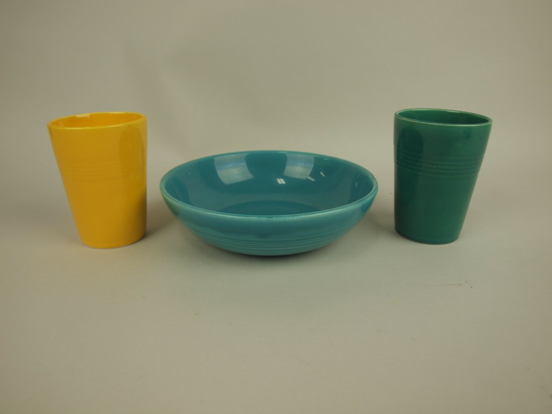 Fiesta Harlequin lot of 2 tumblers and individual salad: Fiesta Harlequin lot of 2 tumblers and individual salad bowl