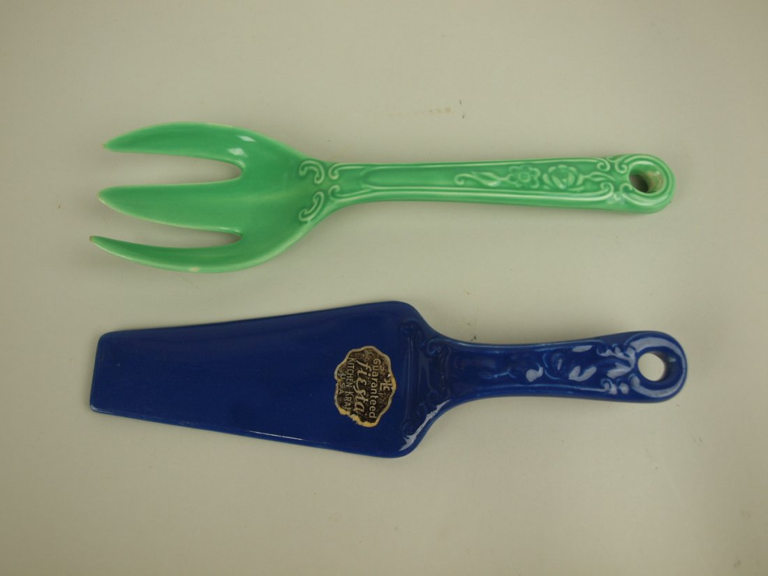 Fiesta Kitchen Kraft cobalt cake server (nick) & green (1 of 1)