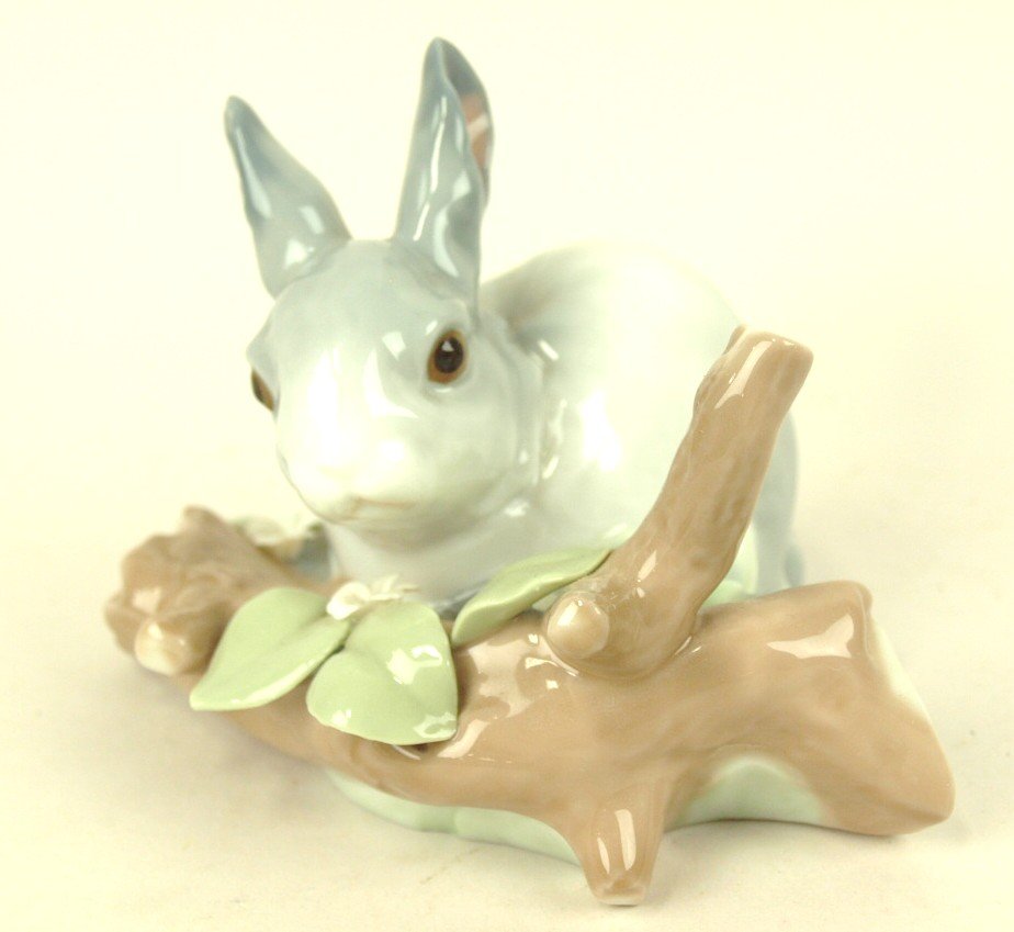 Lladro "Rabbit Eating" figure, #4773 (1 of 1)