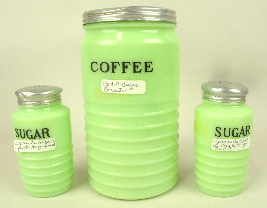 Jeannette jadeite coffee canister and 2 sugar shakers (1 of 1)