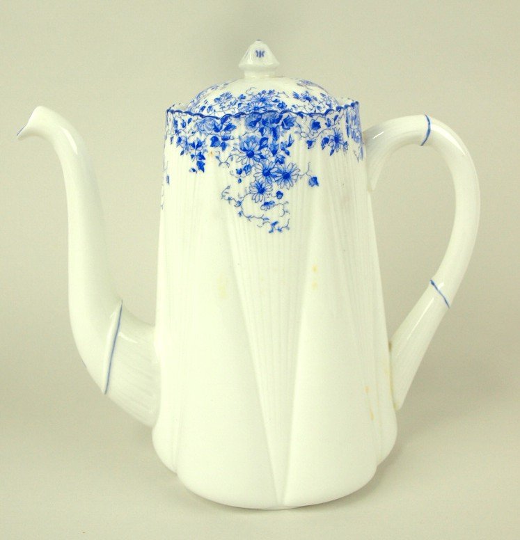Shelley China "Dainty Blue" coffee pot 8" (1 of 1)