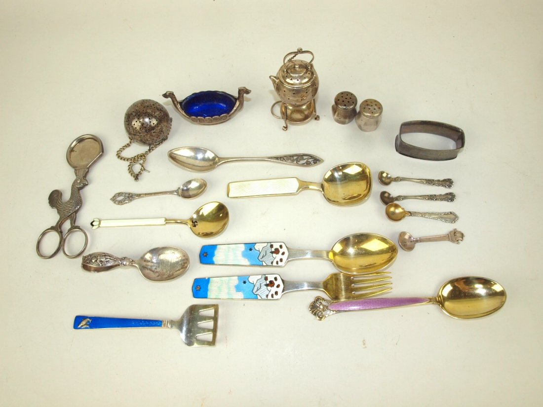 Sterling silver lot of assorted items: 2 teaballs, (1 of 1)