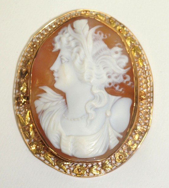 Large ladies antique cameo brooch/pendant, tri-color (1 of 3)
