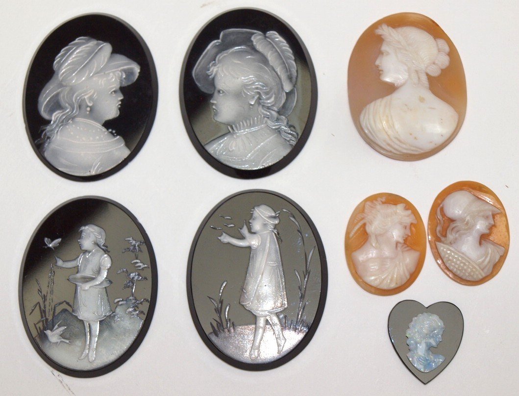 Lot of 8 antique cameos, no mountings: Lot of 8 antique cameos, no mountings