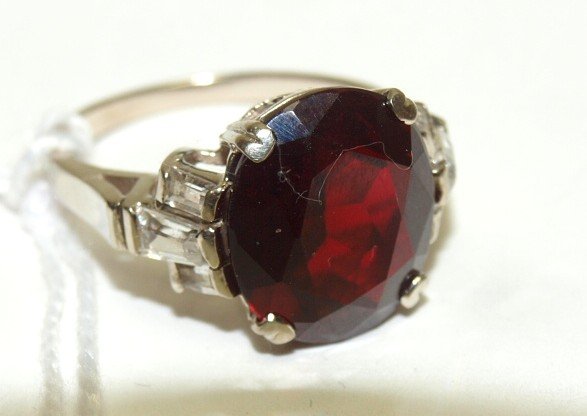 10kt wg ring with red and clear stones, size 8, 3.4 DWT (1 of 2)