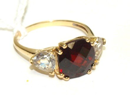 14kt yg ring with red and clear stones, size 9, 2.5 DWT (1 of 1)