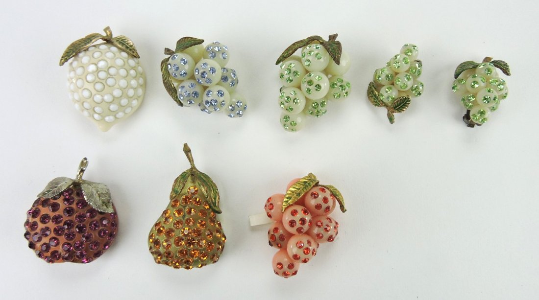 Bakelite lof of 6 fruit brooch pins and one pair (1 of 1)