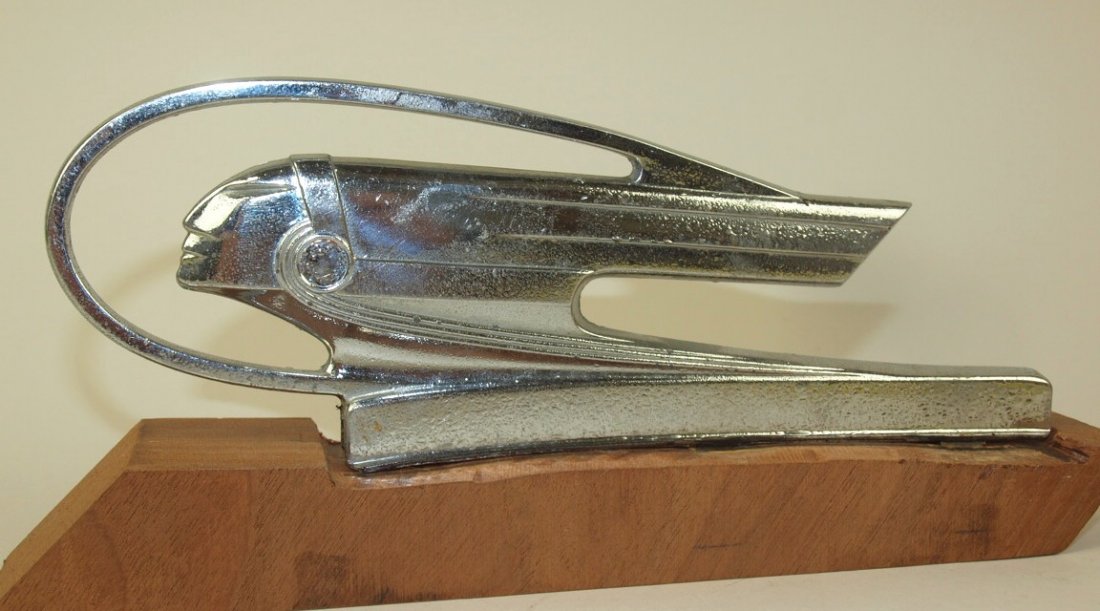 1936 Pontiac hood ornament: 1936 Pontiac hood ornament
