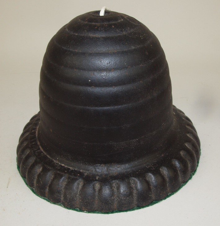 Cast iron beehive string holder (1 of 1)