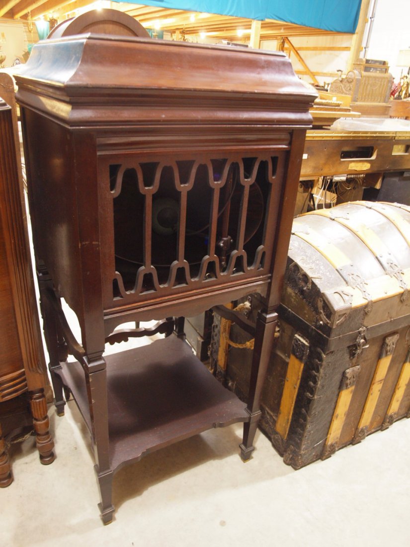 Edison mahogany phonograph, missing parts (1 of 2)
