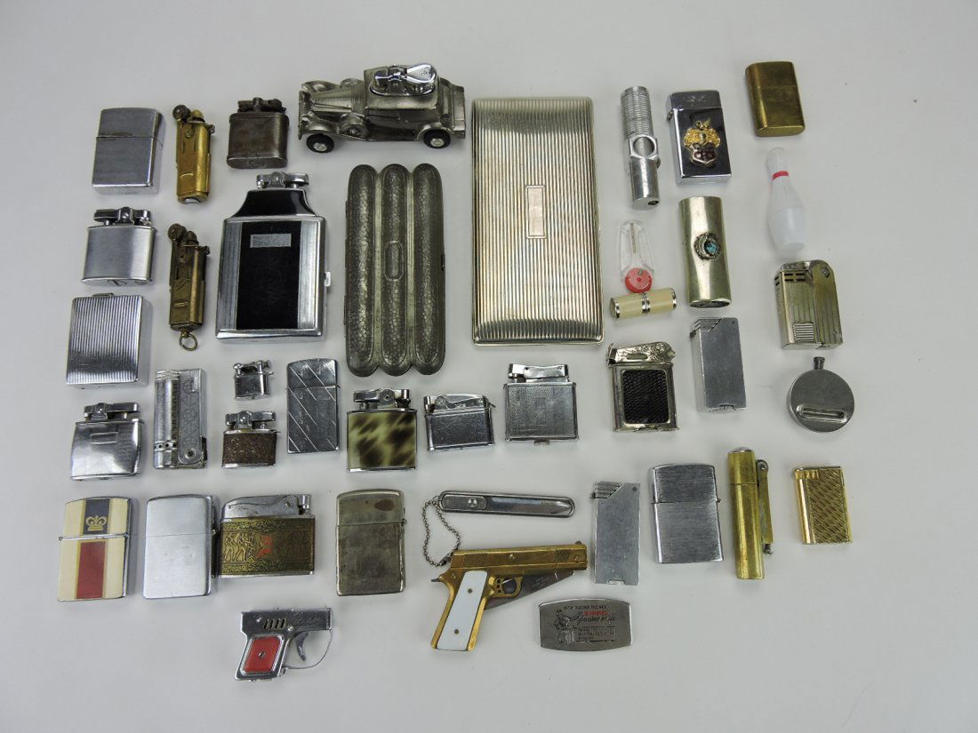 Lot of 35 cigarette lighters, 3 pocket knives (1 of 2)