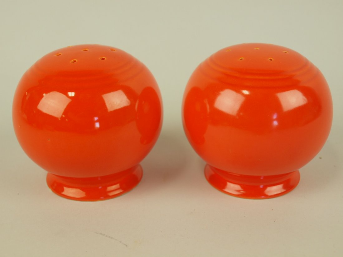 Fiesta Kitchen Kraft red pair range shakers (1 of 1)