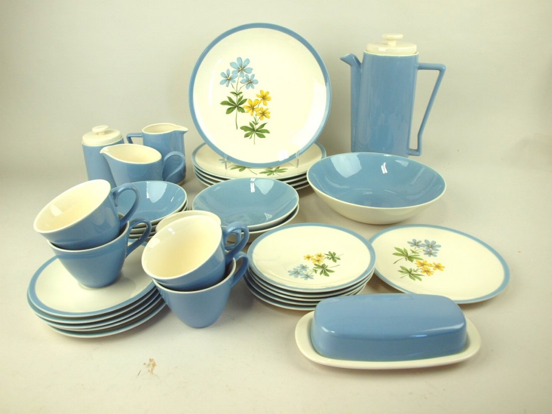 Homer Laughlin Color Harmony Dinnerware, 33 pieces: Homer Laughlin Color Harmony Dinnerware, 33 pieces