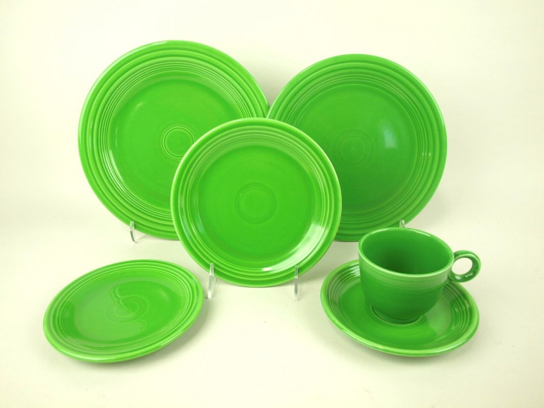 Fiesta medium green 6 piece place setting: 10", 9", 7", (1 of 1)