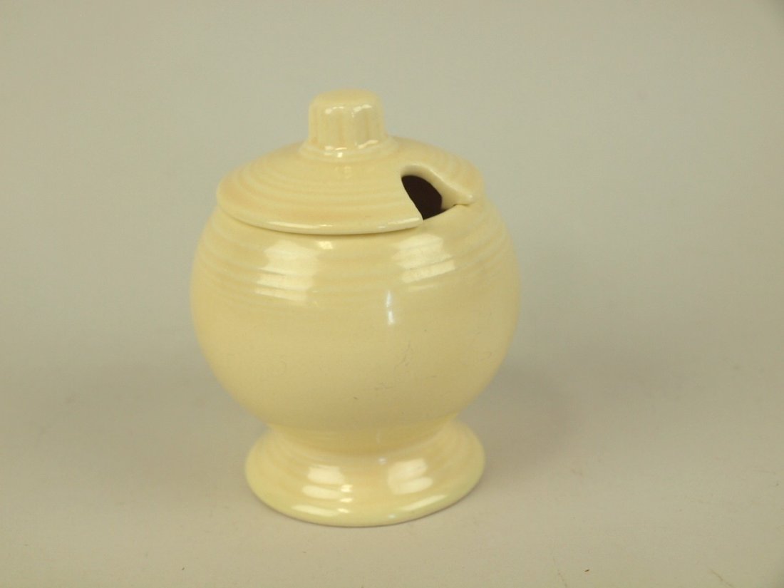 Fiesta mustard, ivory, rim nick to lid (1 of 1)