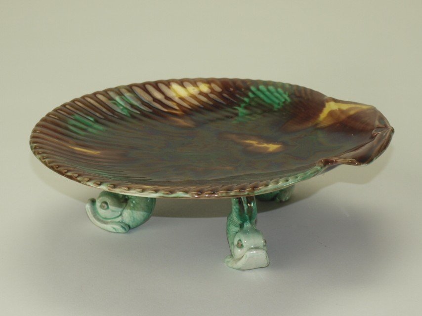 Wedgwood majolica shell compote with three dolphin (1 of 1)