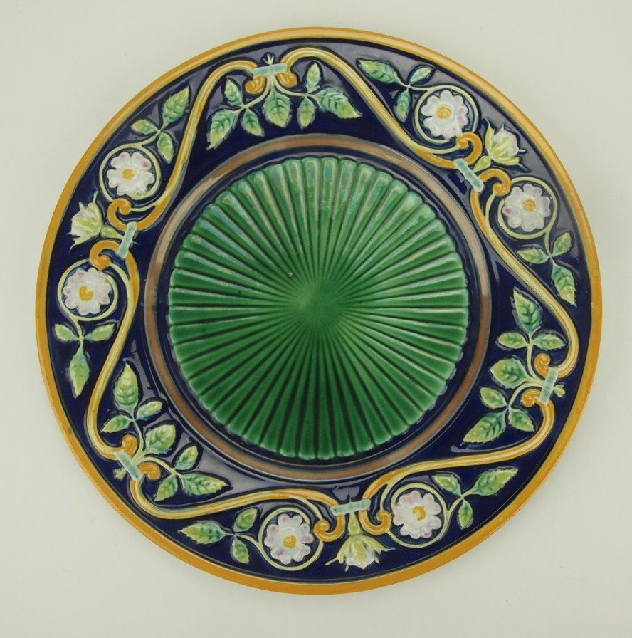 George Jones majolica cobalt plate with floral rim, 9: George Jones majolica cobalt plate with floral rim, 9 1/4"