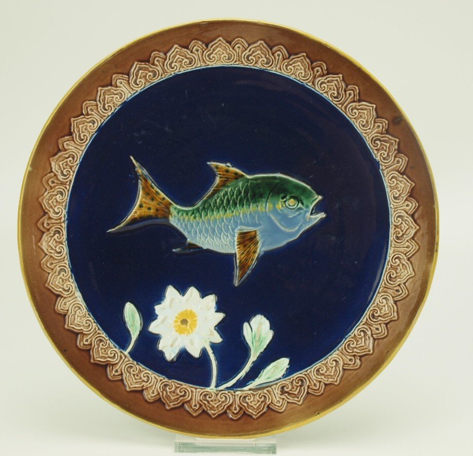 Holdcroft majolica cobalt fish and daisy plate, 8 1/2" (1 of 1)
