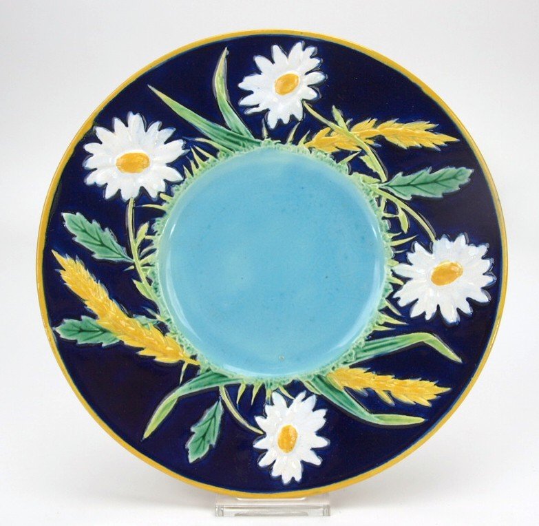 George Jones majolica cobalt wheat and daisy plate, 8: George Jones majolica cobalt wheat and daisy plate, 8 1/4"