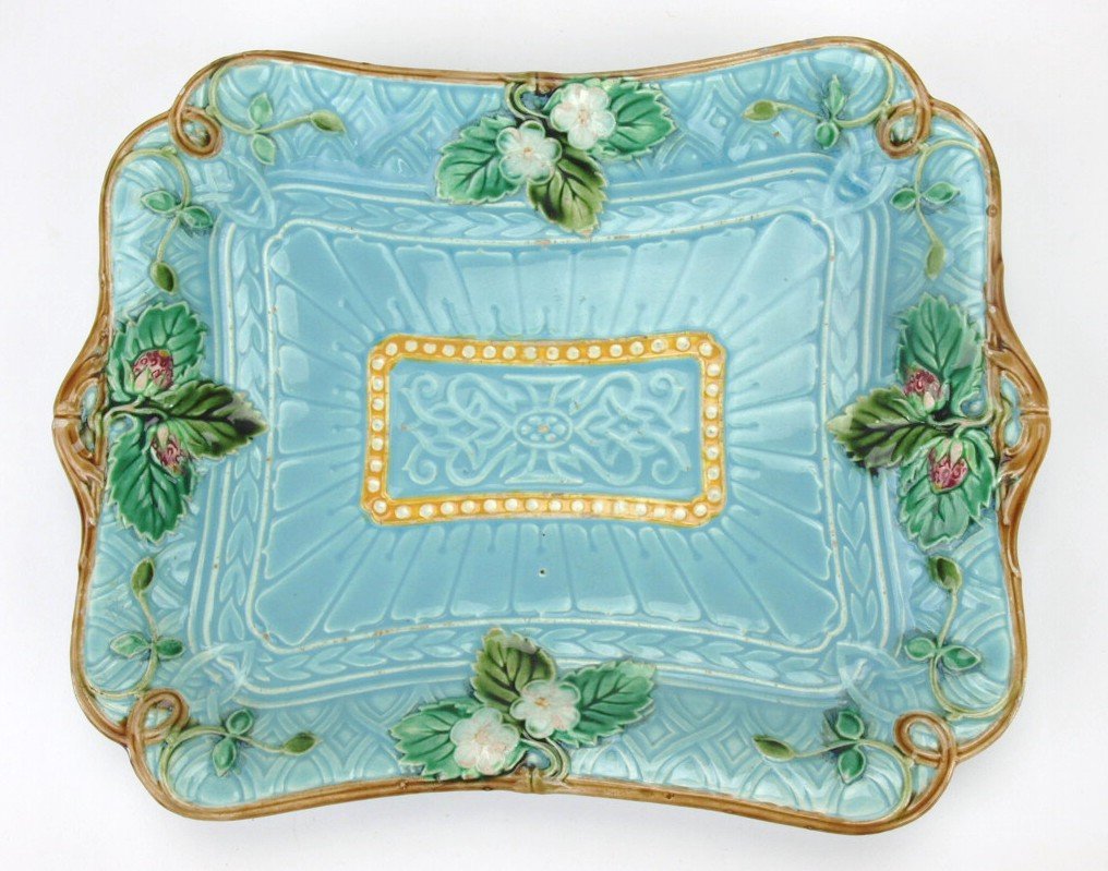 Sarreguemines majolica turquoise strawberry platter, 12: Sarreguemines majolica turquoise strawberry platter, 12 1/2", rim nicks and wear
