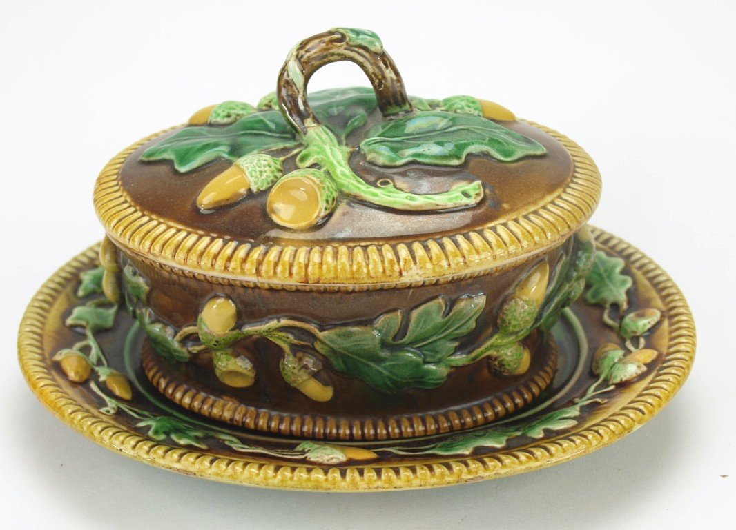 George Jones oak leaf and acorn oval pate box and (1 of 1)