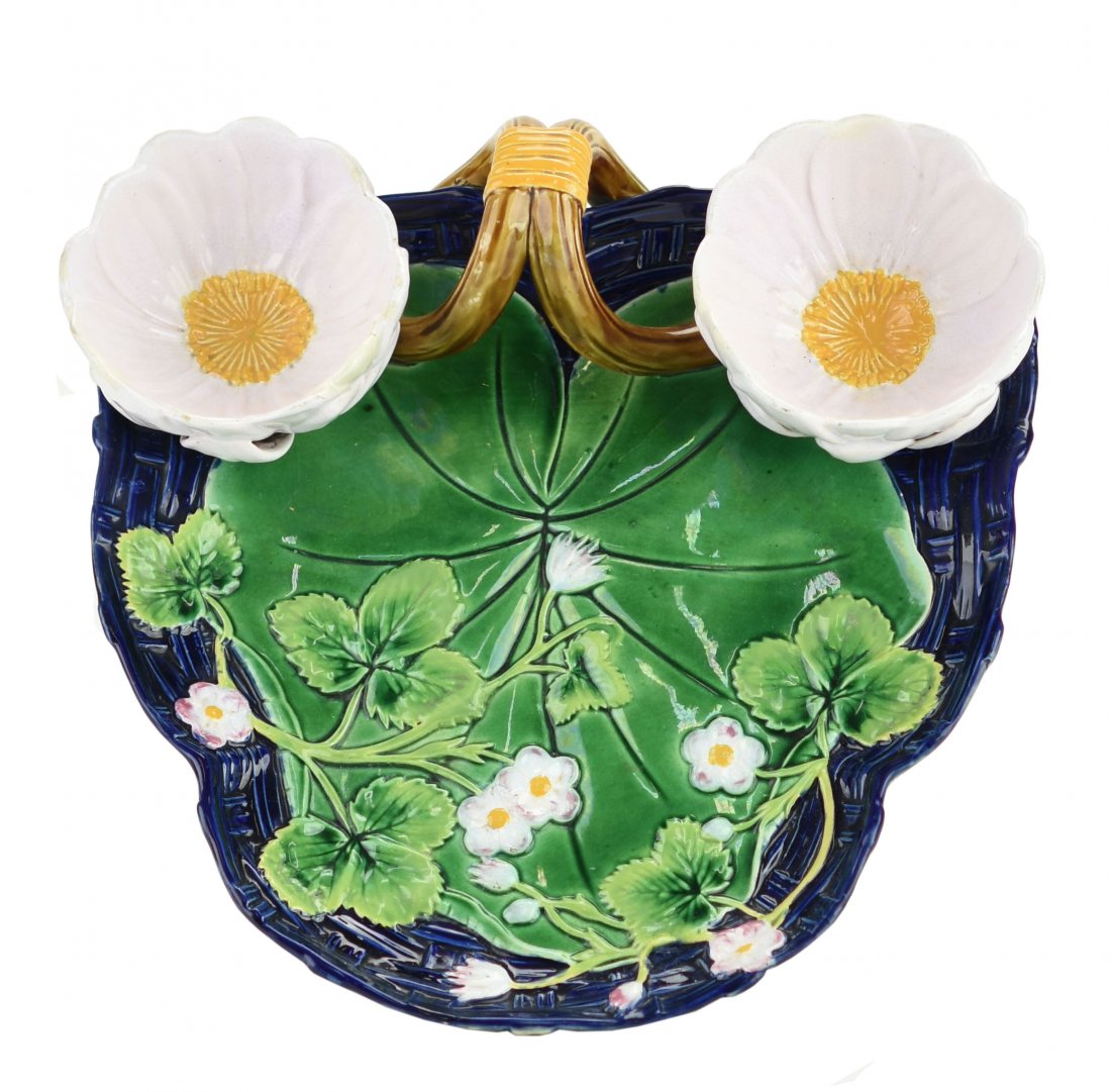 A  George Jones Majolica Strawberry Server c.1875 (1 of 1)