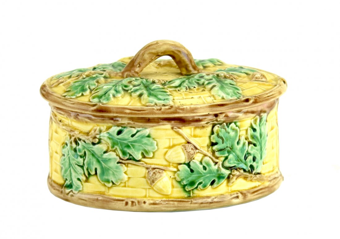 A Griffen Smith and Hill Etruscan Majolica Oak Pattern (1 of 1)