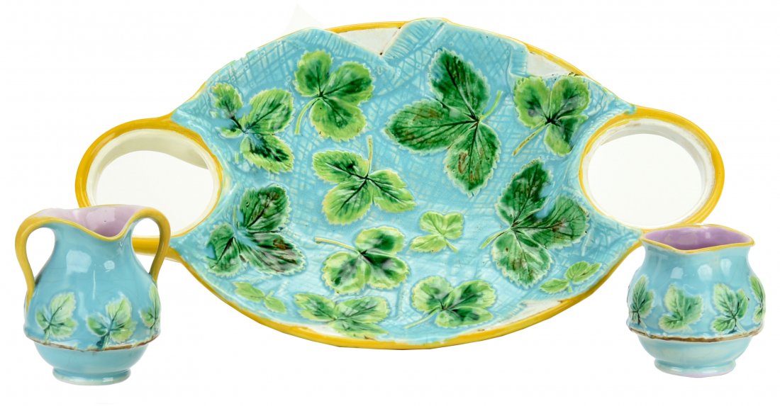 A George Jones Majolica Napkin Strawberry Server c.1875 (1 of 1)