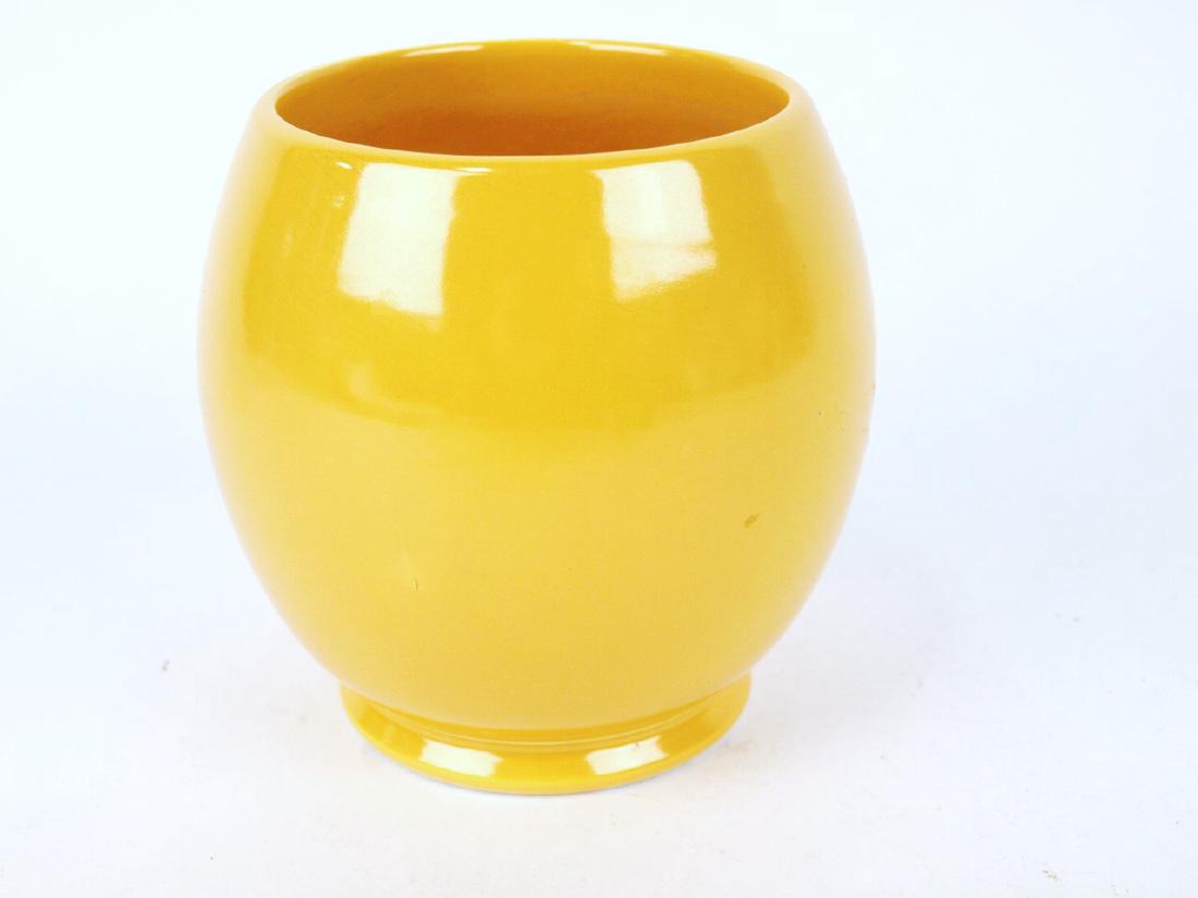 Fiesta yellow World's Fair vase, 1940, 4 1/4", glaze (1 of 1)
