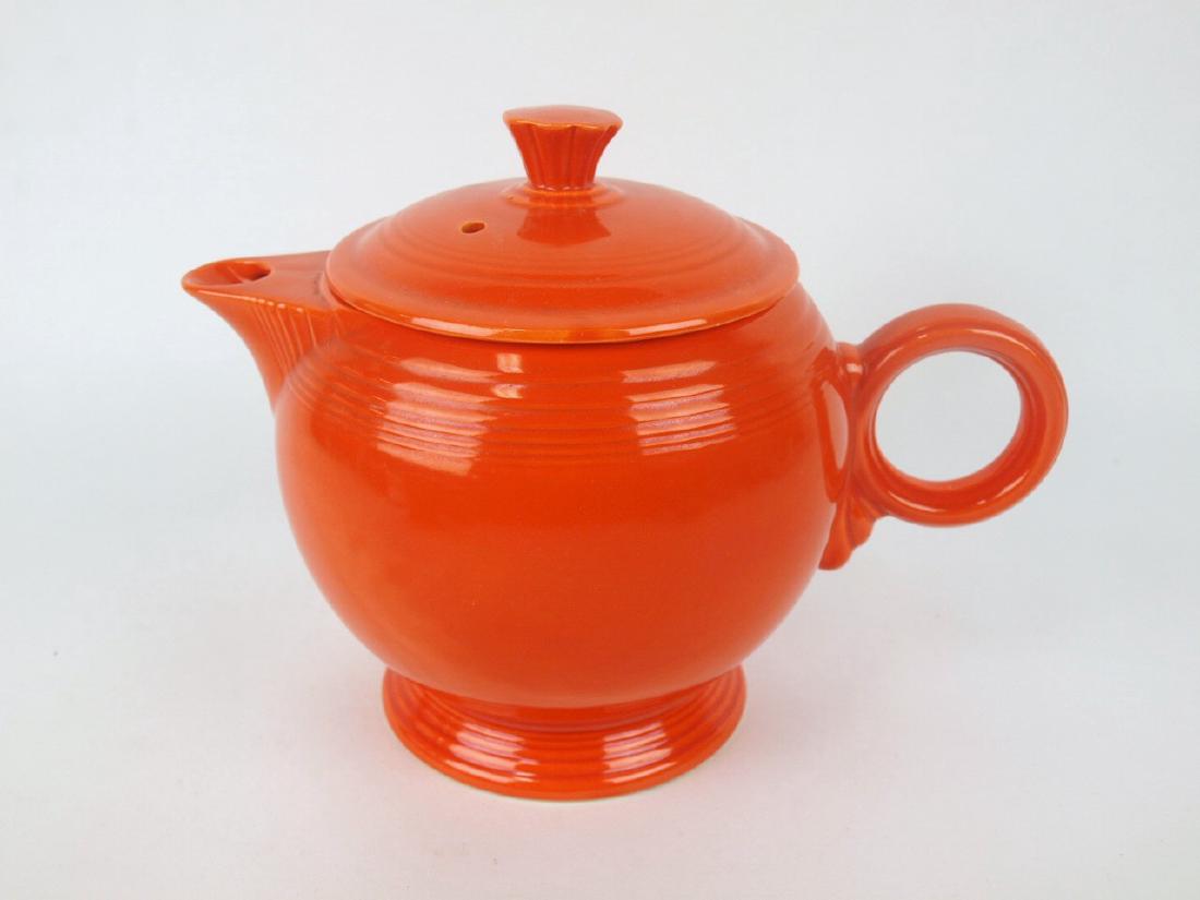 Fiesta large teapot, red, hairline to spout (1 of 1)