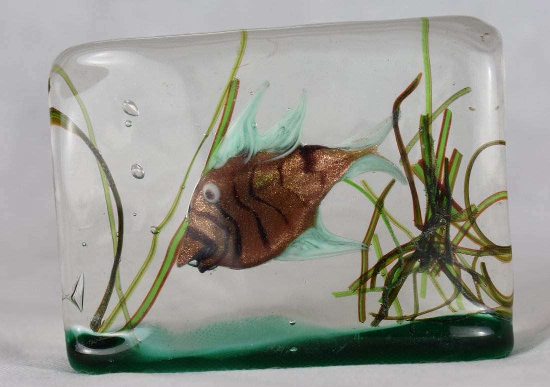 Murano | Gino Cenedese | Glass Block Aquarium | 50-60s: Mid-Century Design Classic!Generally 3 sizes. This peiece is a small aquarium. Gino Cenedese block glass aquarium with single copper coloured fish, 2 fins. Dimensions Height: 8.5cm x Length:11cm x Dep