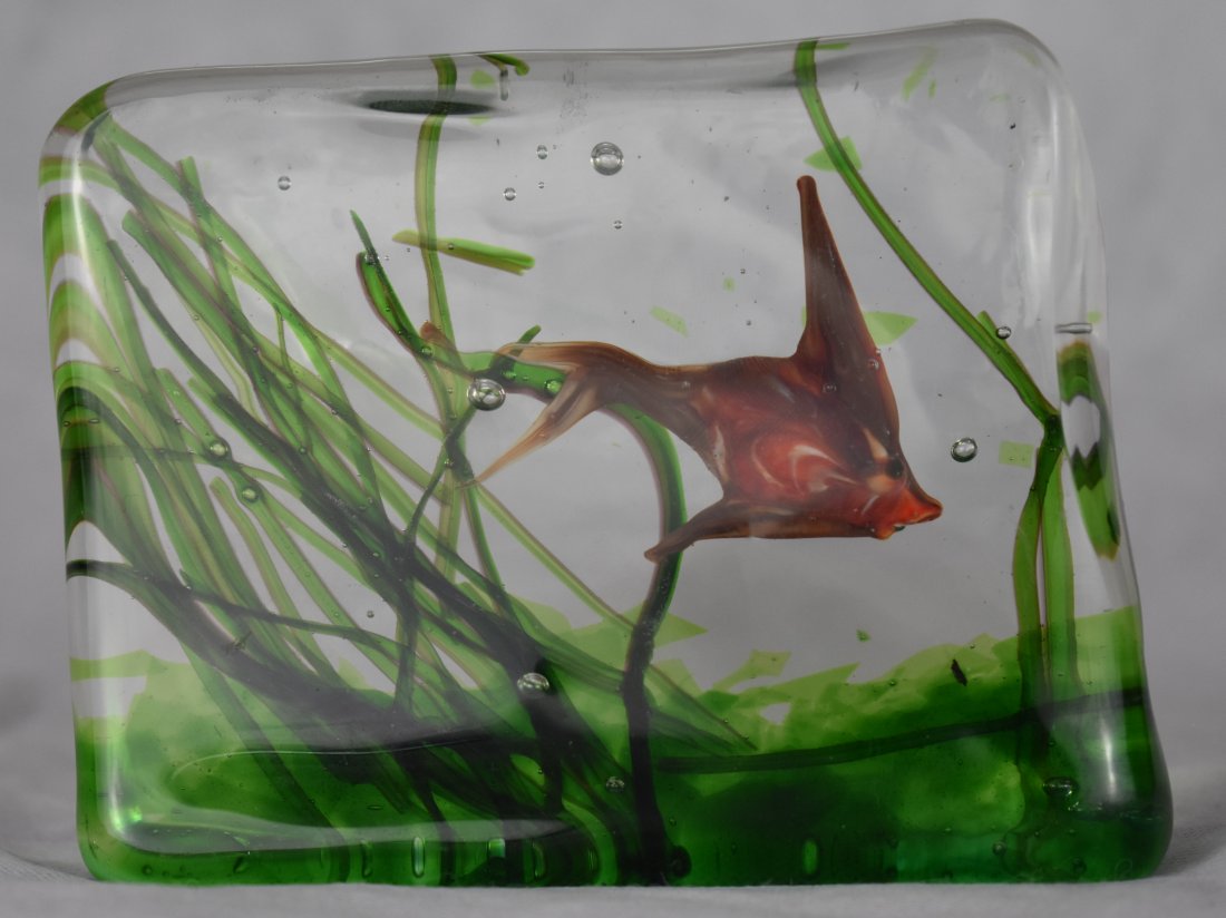 Murano | Gino Cenedese | Glass Block Aquarium | 50-60s: Design Classic from Gino Cenedese Murano! Generally 3 sizes. This piece is a Medium aquarium. Cenedese block glass aquarium with single red coloured angel fish, 1 fin. Dimensions Height: 10cm x Length