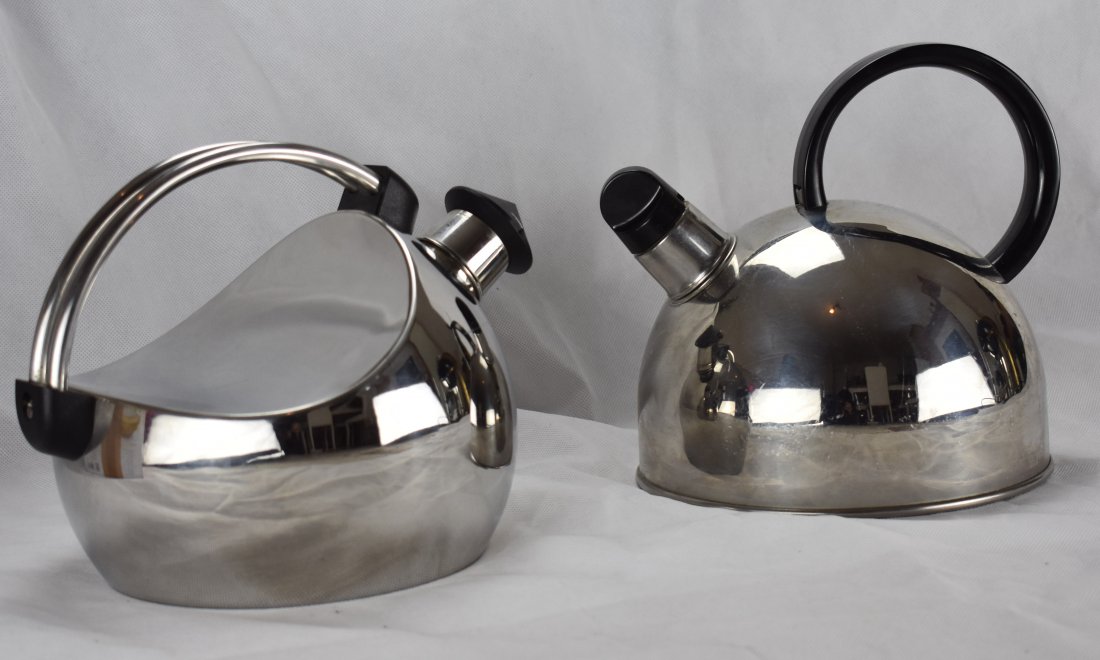 WMF | 2x Designer Kettles | Giannini: 2x WMF Designer Kettles Kettle Left Carlo Giannini, Italian designer whistling kettle. Produced 1980s. Made of stainless steel with an elegant curved handle and characteristic form. THIS IS NOT AN ELE