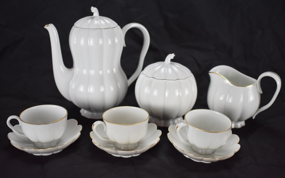 Josef Hoffmann | Augarten | Mocha Service | Melon: Josef Hoffmann Mocca coffee service Augarten, Wiener Porzellan-Manufaktur Made in Austria, c. 1933, designed by Hoffman in 1925 (Wiener Werkstätte) White, glazed porcelain set.Ribbed with gold leaf a