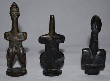 3 Modern Deity Bronzes: 3 Modern Bronzes dipicting ancient Deitys Figure left:10.5cm Figure center:8.5cm Figure right:8.5cm ShippingAustria: 6.00 EURO E.U: 18.50 EURO U.S.A (Cont.) 27.00 EURO Add 7 Euro for each