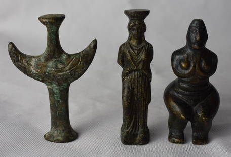 3 Female Fertility Deitys | Modern Bronze: 3 Modern Bronzes dipicting ancient female fertility Deitys Figure left:Figure center:8.5cmFigure right:8.5cm Shipping Austria: 6.00 EUROE.U: 18.50 EUROU.S.A (Cont.) 27.00 EURO Add 7 Euro for each