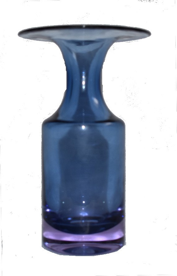 Tapio Wirkkala | 3539 | Neodymium | Iittala: Tapio Wirkkala for Iittala Designer:Tapio Wirkkala (Hanko, Finnland 1915-1985 Helsinki, Finnland) Design: 3539 (Tall) Execution: Iittala, Finnland Description: Glass vase, Neodymium which gives the gl