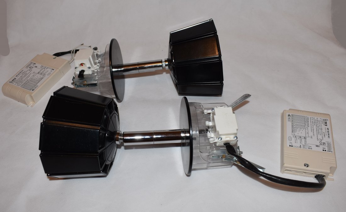 2 Artemide Architectural | Airlite | Semi-recessed: 2x Artemide Architectural Airlite Semi-recessed spots. Narrow beam LED spots to be built in NOT for track system! Black aluminium head, connical form with slits to allow air circulation on the LED. Pr