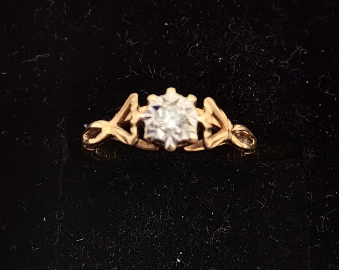 Ring | Diamonds: 8ct Yellow gold ring with 006Kt diamond solitaire ring. Size: Austria 45 US: 3 3/4 UK: G 1/2