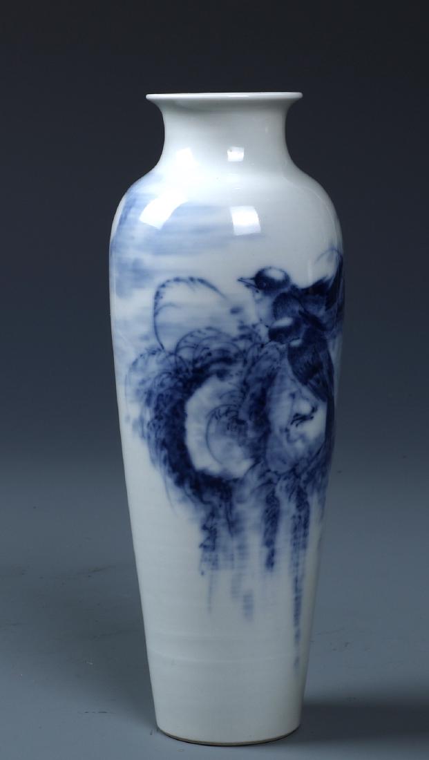 A SMALL CHINESE BLUE AND WHITE PORCELAIN 'BIRD' VASE (1 of 6)